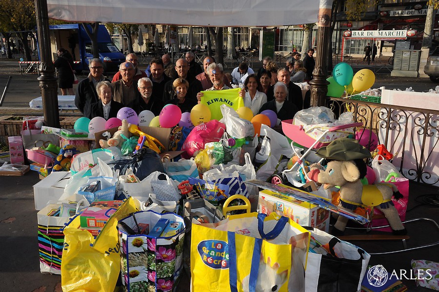 Pas un enfant sans jouets Kiwanis Medhi Savalli et Thomas Joubert