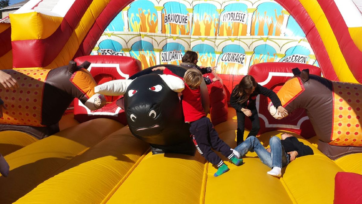 Toro de corrida gonflable